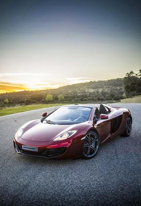 سيارة مكلارين MP4-12C سبايدر الجديدة تحتل الصدارة في عالم السيارات  